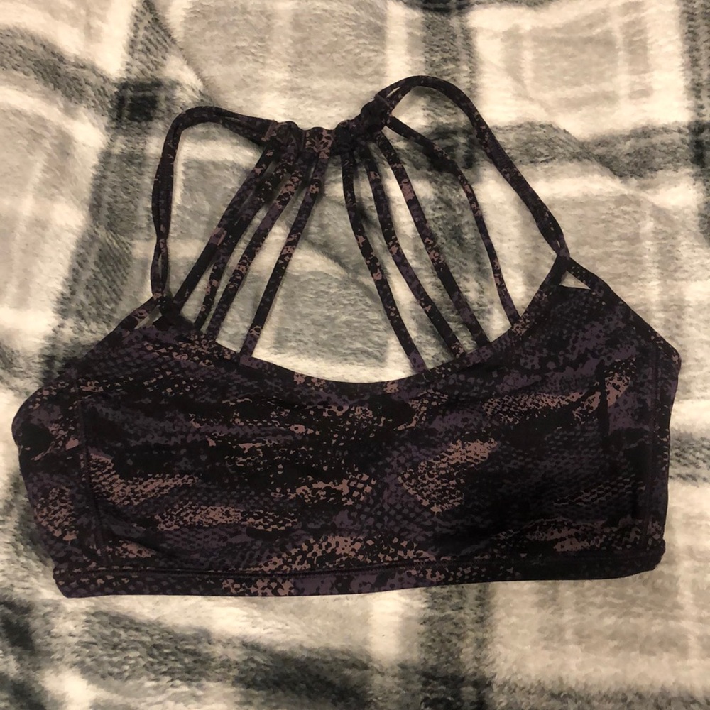Lululemon sports bra